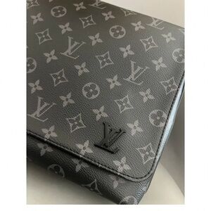 Louis Vuitton District cloth bag